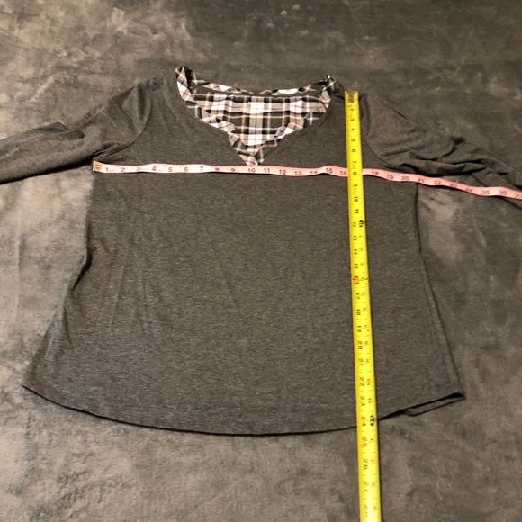 Long sleeve Grey Shirt (Plaid Neckline) - Picture 2 of 6